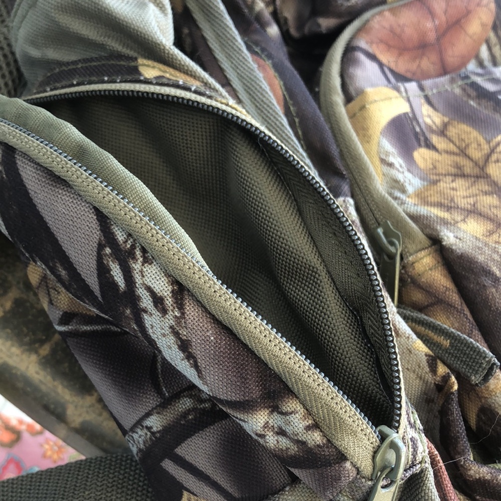 GOODYEAR CAMO BACKPACK • GUC - Picture 12 of 17